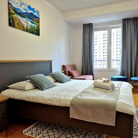 Traditional Romanian Apartments Бухарест Экстерьер фото